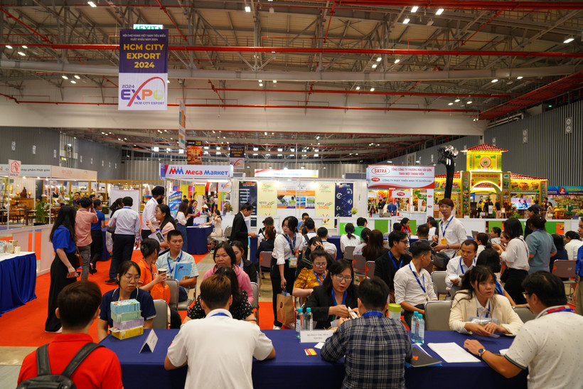 Kết nối giao thương giữa các doanh nghiệp trong khuôn khổ Hội chợ hàng Việt Nam tiêu biểu xuất khẩu năm 2024. (Ảnh: PV/Vietnam+)