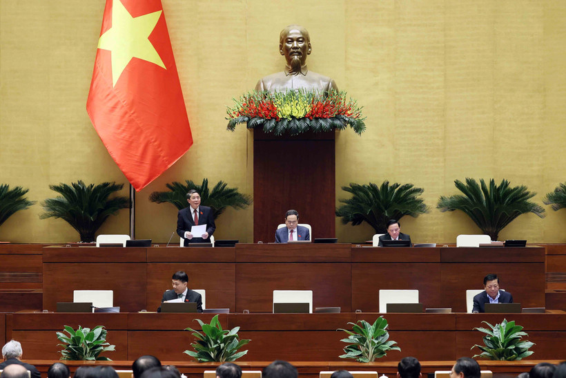 Kỳ họp bất thường lần thứ 9, Quốc hội khoá XV, chiều 13/2/2025, Quốc hội nghe trình bày dự thảo Nghị quyết và báo cáo thẩm tra về thí điểm một số cơ chế, chính sách đặc thù, đặc biệt để phát triển hệ thống mạng lưới đường sắt đô thị tại thành phố Hà Nội, Thành phố Hồ Chí Minh. (Ảnh: TTXVN)