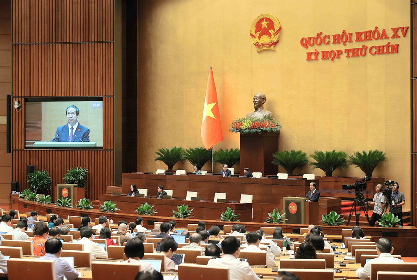 Quốc hội nghe Tờ trình và báo cáo thẩm tra dự thảo Nghị quyết của Quốc hội về phổ cập giáo dục mầm non cho trẻ em mẫu giáo từ 3 đến 5 tuổi. (Ảnh: An Đăng/TTXVN) 