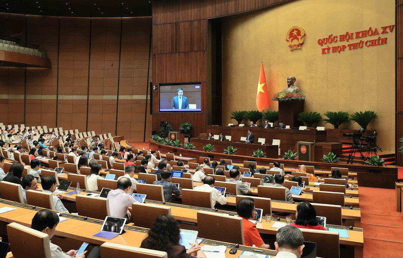 Quốc hội họp phiên toàn thể tại hội trường xem xét các dự án luật. (Ảnh: An Đăng/TTXVN)