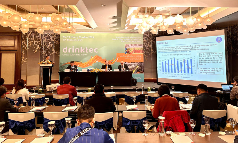 Ông Nguyễn Văn Việt, Chủ tịch VBA thông tin về triển lãm Drinktec 2025. (Ảnh: Đức Duy/Vietnam+)