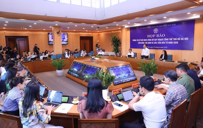 Họp báo thông tin về hội nghị công bố quy hoạch tổng thể Thủ đô Hà Nội tầm nhìn 100 năm và xúc tiến đầu tư năm 2026. (Ảnh: Vũ Quang/TTXVN)