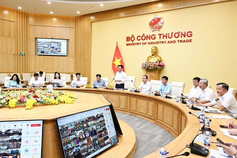 Bộ Công Thương tổ chức Hội nghị tập huấn chuyên môn, nghiệp vụ về phân quyền, phân cấp và phân định thẩm quyền trong các lĩnh vực quản lý nhà nước của Bộ Công Thương bằng hình thức trực tuyến. (Ảnh: PV/Vietnam+)