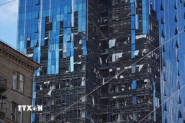 Tòa nhà bị hư hỏng sau loạt vụ nổ ở thủ đô Kiev, Ukraine ngày 10/10/2022. (Ảnh: THX/TTXVN)