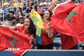 Cổ động viên Maroc vỡ òa niềm vui sau khi đội nhà ghi bàn mở tỷ số trong trận ra quân bảng C World Cup 2026 trên sân vận động MetLife ở New York/New Jersey. (Ảnh: Thanh Tuấn/TTXVN)