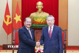 Ngày 27/10, tại Trụ sở Trung ương Đảng, Tổng Bí thư Tô Lâm tiếp ông Kikeo Khaykhamphithoune, Uỷ viên Bộ Chính trị, Phó Thủ tướng Lào, Trưởng Đoàn đại biểu Cấp cao Đảng Nhân dân Cách mạng Lào sang dự Hội thảo lý luận lần thứ 12 giữa Đảng Cộng sản Việt Nam và Đảng Nhân dân cách mạng Lào. (Ảnh: Thống Nhất/TTXVN)