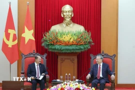 Tổng Bí thư Tô Lâm tiếp ông Kikeo Khaykhamphithoune, Uỷ viên Bộ Chính trị, Phó Thủ tướng Lào. (Ảnh: Thống Nhất/TTXVN)