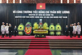 Linh cữu nguyên Chủ tịch nước Trần Đức Lương quàn tại Nhà tang lễ Quốc gia số 5 Trần Thánh Tông, Hà Nội. (Ảnh: TTXVN)
