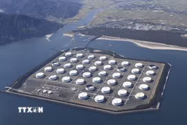 Bể chứa dầu tại kho dự trữ ở Kagoshima, Nhật Bản. (Nguồn: Kyodo/TTXVN)