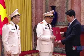 Chủ tịch nước trao quyết định thăng cấp bậc cho lãnh đạo công an