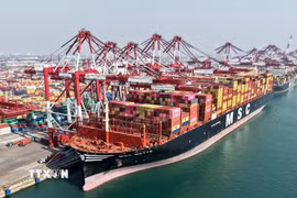 Quang cảnh cảng hàng hóa tại Thanh Đảo, tỉnh Sơn Đông, Trung Quốc. (Nguồn: THX/TTXVN)