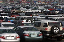Ôtô nhập khẩu tại cảng Long Beach, California, Mỹ. (Ảnh: Getty Images/TTXVN)
