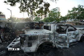 Phương tiện bị phá hủy trong xung đột giữa các tay súng bộ lạc ở thành phố Sweida, miền Bắc Syria ngày 17/7/2025. (Nguồn: THX/TTXVN)