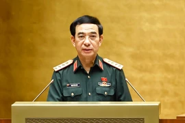 Bộ trưởng Bộ Quốc phòng Phan Văn Giang trình bày Tờ trình dự án Luật Tình trạng khẩn cấp. (Ảnh: Doãn Tấn/TTXVN)