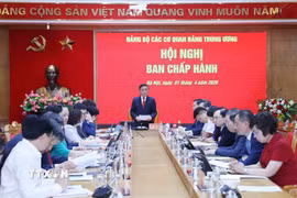 Đồng chí Trần Cẩm Tú, Uỷ viên Bộ Chính trị, Thường trực Ban Bí thư, Bí thư Đảng uỷ các cơ quan Đảng Trung ương chủ trì hội nghị. Ảnh: Phương Hoa - TTXVN