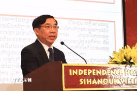Ông Lại Xuân Chiến, Tổng Lãnh sự Việt Nam tại tỉnh Preah Sihanouk phát biểu tại lễ kỷ niệm. (Ảnh: Hoàng Minh/TTXVN)