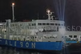 Chìm phà chở hơn 350 người ở Philippines, ít nhất 8 người thiệt mạng
