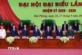 Đoàn Chủ tịch điều hành Đại hội đại biểu Đảng bộ thành phố Hải Phòng lần thứ nhất, nhiệm kỳ 2025-2030. (Ảnh: Dương Giang/TTXVN)