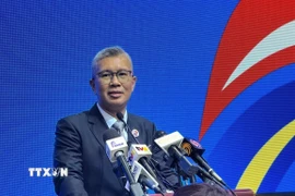 Bộ trưởng Zafrul Abdul Aziz tại họp báo. (Ảnh: Viên Luyến/TTXVN)