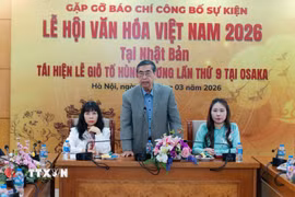 Đại sứ Nguyễn Phú Bình, nguyên Thứ trưởng Bộ Ngoại giao, Chủ tịch Hội Liên lạc với người Việt Nam ở nước ngoài phát biểu. (Nguồn: TTXVN phát)