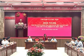 Bí thư Thành ủy Hà Nội Bùi Thị Minh Hoài phát biểu tại hội nghị. (Ảnh: Quốc Lũy/TTXVN)