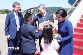 Tổng Bí thư Tô Lâm và Phu nhân đến thủ đô Seoul, bắt đầu chuyến thăm cấp Nhà nước tới Hàn Quốc. (Ảnh: Thống Nhất/TTXVN)