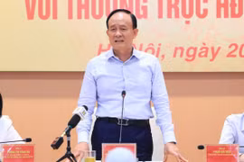 Chủ tịch Hội đồng Nhân dân thành phố Hà Nội, Phó Trưởng đoàn Đại biểu Quốc hội thành phố Hà Nội Nguyễn Ngọc Tuấn phát biểu tại hội nghị. (Ảnh: TTXVN phát)