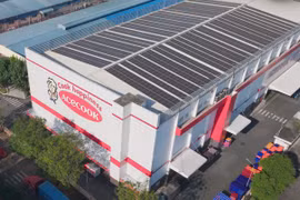 Acecook Việt Nam đang trong quá trình chuyển đổi sử dụng “năng lượng xanh” từ hệ thống điện mặt trời tại nhà máy và văn phòng. (Nguồn: Vietnam+)