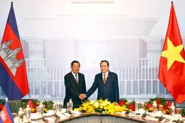 Chủ tịch Quốc hội Trần Thanh Mẫn hội kiến Chủ tịch Đảng Nhân dân Campuchia Hun Sen. (Ảnh: Doãn Tấn/TTXVN)