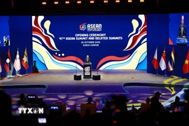 Thủ tướng Malaysia Anwar Ibrahim, Chủ tịch ASEAN 2025 phát biểu khai mạc Hội nghị Cấp cao ASEAN 47 và các Hội nghị Cấp cao liên quan. (Ảnh: Dương Giang/TTXVN)
