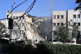 Trụ sở Tổng tư lệnh quân đội Syria ở Damascus bị phá huỷ sau vụ không kích của không lực Israel, ngày 16/7/2025. (Ảnh: THX/TTXVN)