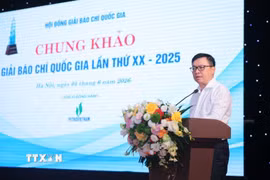 Đồng chí Lê Quốc Minh, Ủy viên Trung ương Đảng, Tổng Biên tập Báo Nhân Dân, Phó Trưởng Ban Tuyên giáo và Dân vận Trung ương, Chủ tịch Hội Nhà báo Việt Nam, Chủ tịch Hội đồng chung khảo phát biểu bế mạc. (Ảnh: Hoàng Hiếu/TTXVN)