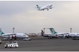 Các máy bay tại một sân bay ở Iran. (Ảnh: IRNA/TTXVN)