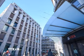 Trụ sở UBS và Credit Suisse tại Geneva, Thụy Sĩ. (Nguồn: THX/TTXVN)