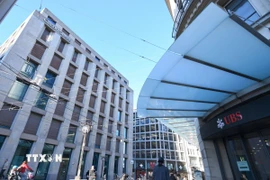Trụ sở UBS và Credit Suisse tại Geneva, Thụy Sĩ. (Nguồn: THX/TTXVN)