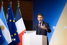 Tổng thống Pháp Emmanuel Macron gọi thỏa thuận là “một điều rất tốt”, bày tỏ kỳ vọng lệnh ngừng bắn sẽ được tôn trọng đầy đủ trong những ngày và tuần tới, qua đó tạo điều kiện cho đàm phán. Ông cũng nhấn mạnh mong muốn lệnh ngừng bắn bao trùm cả Liban. (Ảnh: THX/TTXVN)
