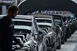 Những chiếc xe Model Y được chụp ảnh trong lễ khai trương nhà máy Gigafactory mới của Tesla dành cho xe điện tại Gruenheide, Đức. (Nguồn: Reuters)