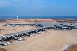 Sân đỗ tàu bay, nhà ga hành khách sân bay Long Thành đã cơ bản hoàn thành các phần việc chính. (Ảnh: Công Phong/TTXVN)