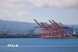 Quang cảnh cảng hàng hóa Long Beach, California, Mỹ. (Nguồn: THX/TTXVN)