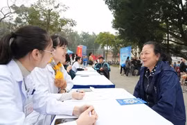 Các hoạt động thiết thực về chăm sóc sức khỏe và tư vấn dinh dưỡng, hướng đến mục tiêu giúp người cao tuổi khỏe mạnh hơn. (Nguồn: Vietnam+)