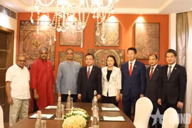 Đồng chí Nguyễn Thanh Nghị tiếp Tổng Bí thư Đảng Cộng sản Ấn Độ Doraisamy Raja. (Nguồn: Báo Quân đội Nhân dân)