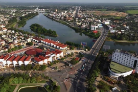 Cầu Đông Hà trên tuyến Quốc lộ 1, thành phố Đông Hà, tỉnh Quảng Trị. (Ảnh: Vũ Sinh/TTXVN)