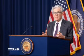 Chủ tịch FED Jerome Powell trong cuộc họp báo công bố quyết định về lãi suất, tại Washington DC., ngày 19/3/2025. (Ảnh: THX/TTXVN)