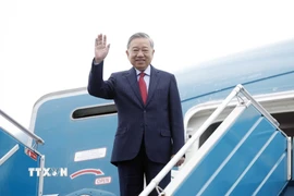 Tổng Bí thư Tô Lâm rời Hà Nội, lên đường tham dự cuộc họp khai mạc Hội đồng Hòa bình về Gaza. (Ảnh: Thống Nhất/TTXVN)