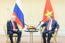 Trong chương trình thăm chính thức Liên bang Nga, chiều 10/5/2025, giờ địa phương (tối cùng ngày, giờ Hà Nội), tại thủ đô Moskva, Tổng Bí thư Tô Lâm tiếp Chủ tịch Đảng "Nước Nga Công bằng - Những người yêu nước - Vì Sự thật" Sergey Mironov. (Ảnh: Thống Nhất/TTXVN)