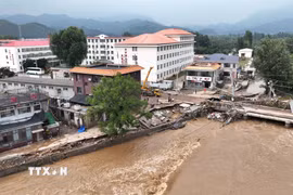 Lũ lụt tại Thiên Tân, Trung Quốc. (Ảnh: THX/TTXVN)