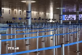 Cảnh vắng vẻ tại sân bay quốc tế Ben Gurion gần Tel Aviv, Israel khi nước này đóng cửa không phận, ngày 28/2/2026. (Nguồn: THX/TTXVN)