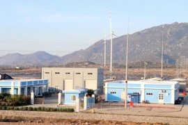 Vùng kinh tế trọng điểm phía Nam (huyện Thuận Nam) đang thu hút nhiều doanh nghiệp lớn đến đầu tư. (Ảnh: Công Thử/TTXVN)