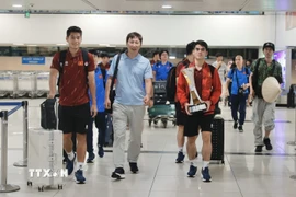 Tối 30/7/2025, đội tuyển U23 Việt Nam đã về đến sân bay quốc tế Nội Bài (Hà Nội) sau hành trình bảo vệ ngôi vô địch U23 Đông Nam Á tại Indonesia. Ảnh: Minh Quyết - TTXVN