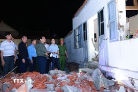 Thủ tướng Phạm Minh Chính thăm, chỉ đạo công tác khắc phục hậu quả của bão số 10 tại xã Quỹ Nhất. (Ảnh: Dương Giang/TTXVN)